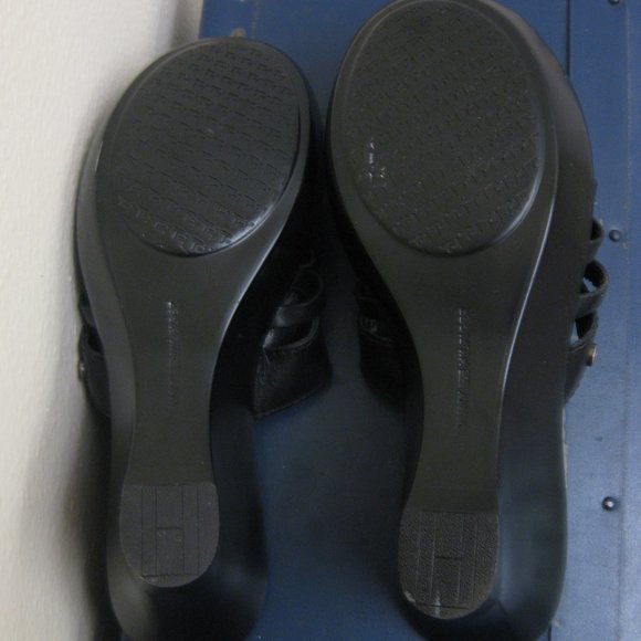 NWOT Tommy Hilfiger black leather wedges 7.5 - Picture 7 of 7